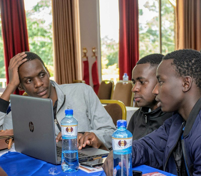 Jovens africanos a desenvolver tecnologia